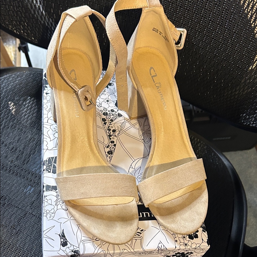 CL by Laundry Beige Women's Heels